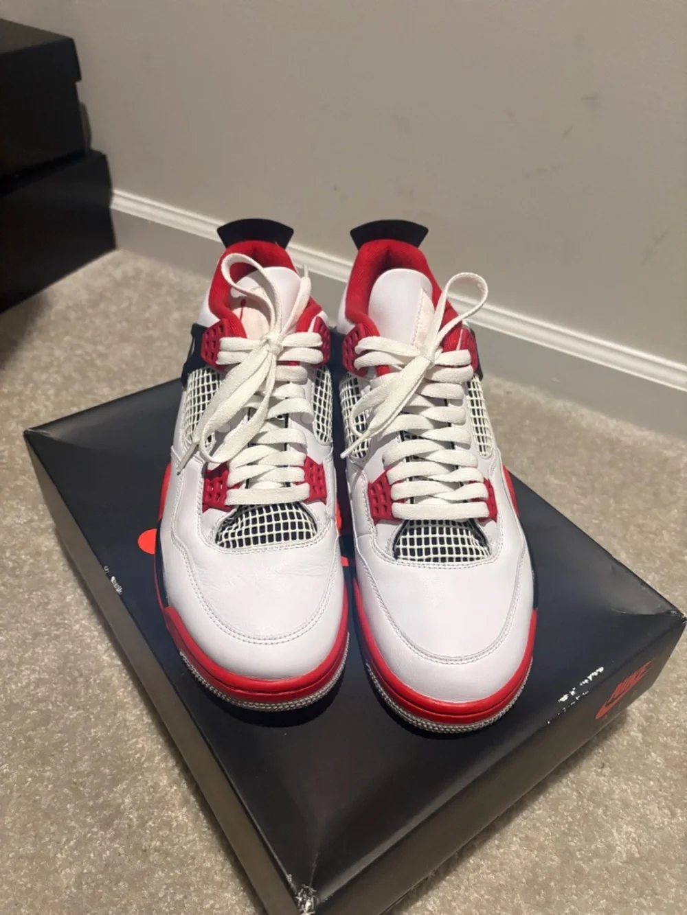 Jordan Men's White and Red Retro Basketball Sneakers